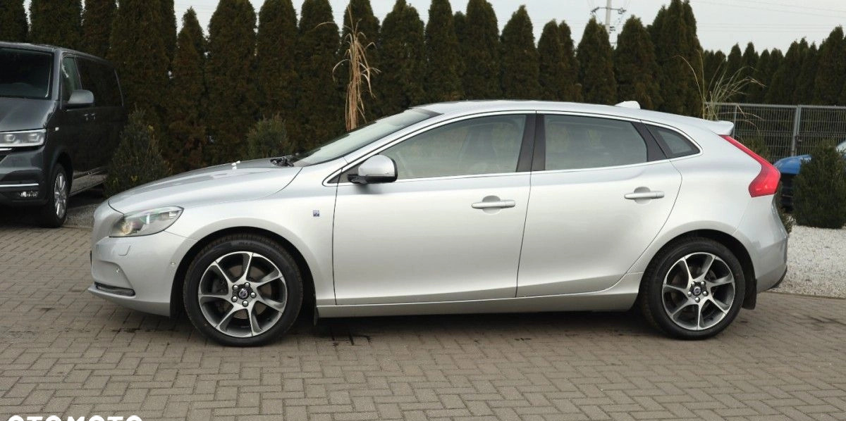 Volvo V40 cena 55900 przebieg: 154000, rok produkcji 2016 z Słupca małe 379